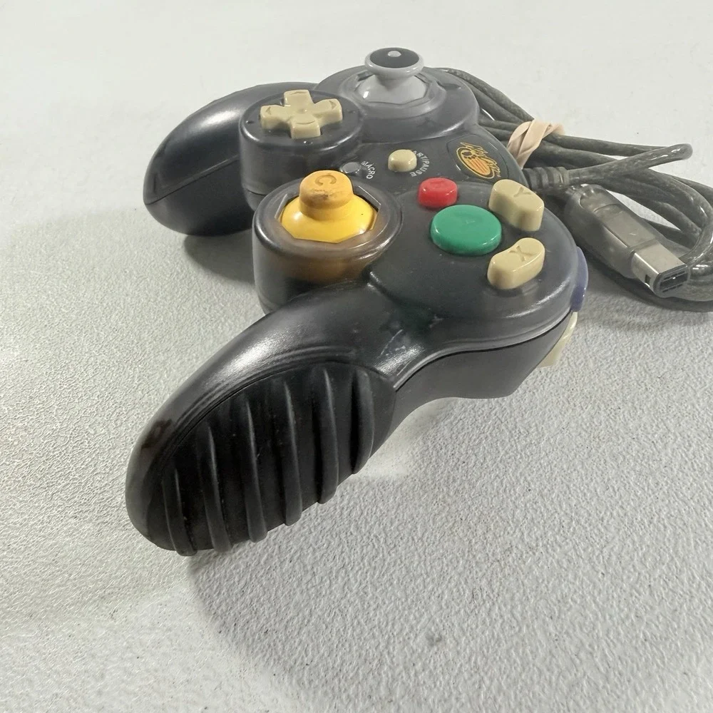 MadCatz GameCube Wired Controller Lot Of 2 MicroCon Model 5626 & 5636 WORKS READ